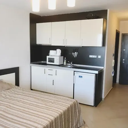 First Line Argo - Studio King Bed Apartment